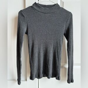 UNIQLO Women‘s Gray Ribbed Turtleneck Sweater